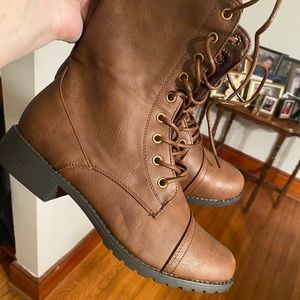 Women’s Lace-up boots. Brand New Size 10.